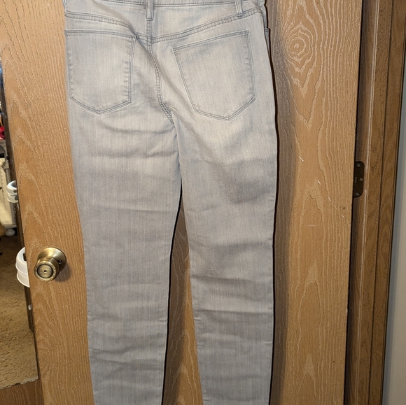 NWOT - Chico's - Grey Jeans Size 0.5 (6 Regular) - Picture 3 of 5